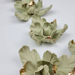 Hand Sculpted Porcelain Mini Tulips, Wall D??cor, Set Of 6 Flowers in Pistachio & Gold - thumbnail 3
