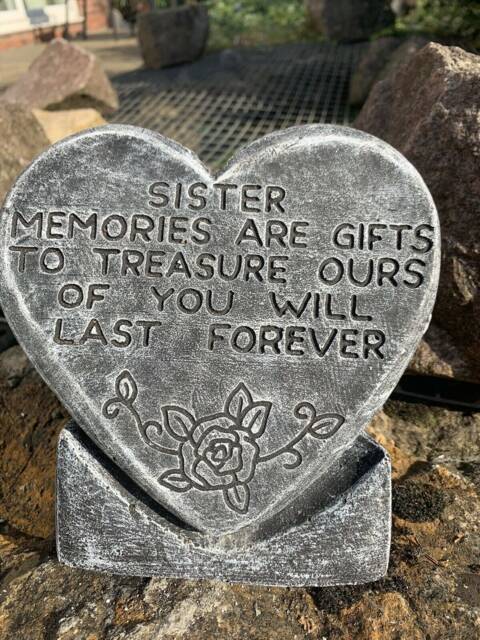 stone Garden Sister Memories Large Heart Memorial Plaque Concrete Ornament - image 1