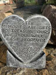 stone Garden Sister Memories Large Heart Memorial Plaque Concrete Ornament - thumbnail 1