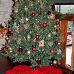 Cranberry Pineapple Crochet Christmas Tree Skirt Pattern - PDF Download - thumbnail 3