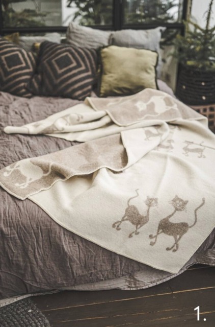 Wool Blanket Reversible New Zealand Throw With Cats - 130x200cm - image 1