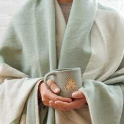 Dove Jacquard Merino Wool Throw, Hand Woven Blanket, Handmade Home Decor - thumbnail 2