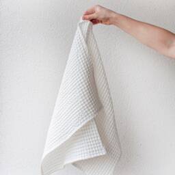 Waffle Linen Hand Towel in Toasted Peach. Linen-Cotton Blend Waffle Bath Towel. Absorbent & High Quality - thumbnail 3