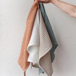 Waffle Linen Hand Towel in Toasted Peach. Linen-Cotton Blend Waffle Bath Towel. Absorbent & High Quality - thumbnail 2