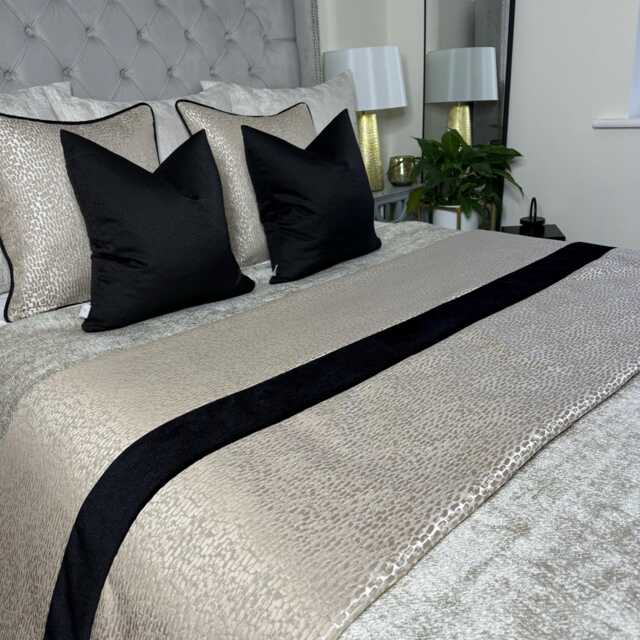 Elegant Black Gold Champagne Bed Runner Luxury Antelope Print Scarf For King, Super King & Double Bedding , Comforter - image 1