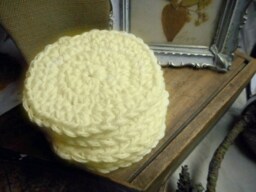 Pure Baby Lemon Yellow Cotton Crocheted Round Facial Wash Cloth. Handmade // Set Of 5 . Face Clothes, Shower Gift Bath Acessory - thumbnail 4