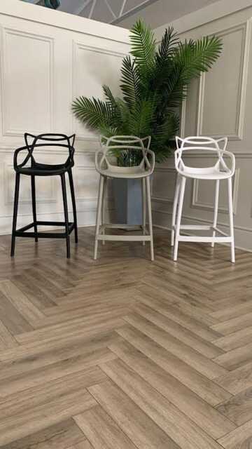 Niches White Masters Kitchen Counter Bar Stool 65cm Seat Height Outdoor/Indoor - image 1
