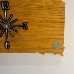 South Dakota Handmade State Quarter Clock With Inlaid Quarters. Fully Customizable - thumbnail 4