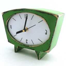 Green Wood Desk Clock Vintage Style, Silent Movement - thumbnail 3