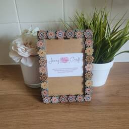 Retro Style Flower Shaped Button Photo Frame 4 X 6 Inches - thumbnail 2