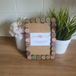 Retro Style Flower Shaped Button Photo Frame 4 X 6 Inches - thumbnail 3