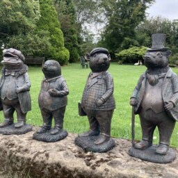 Set Of 4 Resin Ratty, Mole, Badger & Toad Figures - thumbnail 3