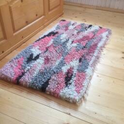 Handwoven Wool Rug, Pink Fireside Mat, Pet Bed - thumbnail 3