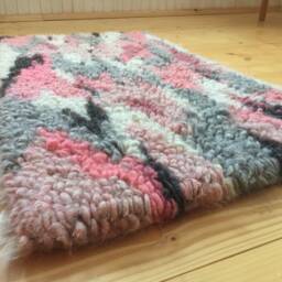 Handwoven Wool Rug, Pink Fireside Mat, Pet Bed - thumbnail 2