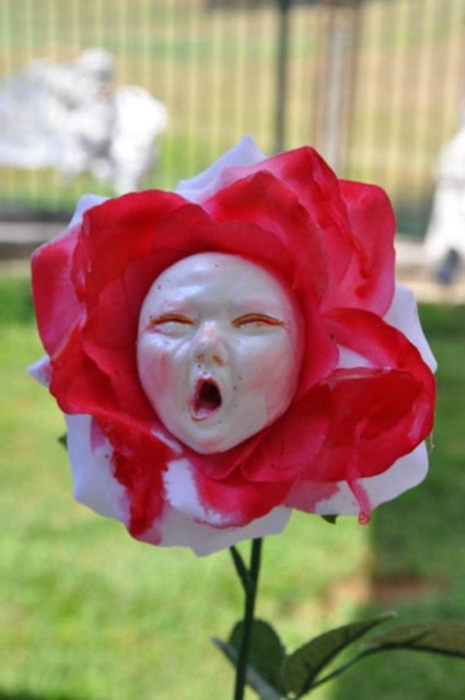 Alice in Wonderland - NonTalking Flowers Painting Roses Red Series Dozy Flower Sutherland Use As Party Props/Displays For Tea Parties - image 1