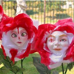 Alice in Wonderland - NonTalking Flowers Painting Roses Red Series Dozy Flower Sutherland Use As Party Props/Displays For Tea Parties - thumbnail 3