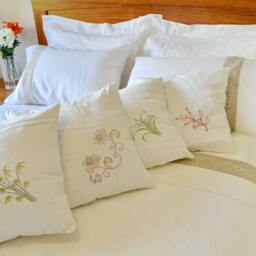 Queen/King Size Bed Sheet Set, Flat & Pillowcases Hand Embroidery Shabby Chic Decor Wedding/Christmas Gift White #makeforgood - thumbnail 4