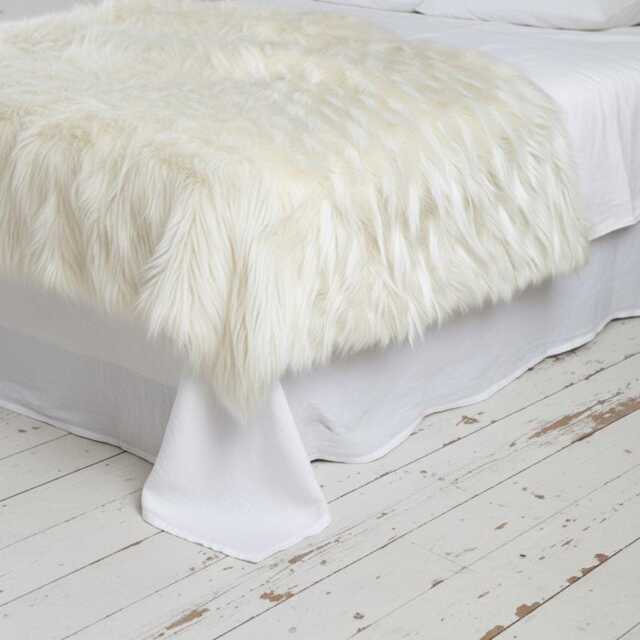 White Faux Fur Throw Blanket 240 X 65 cm - image 1