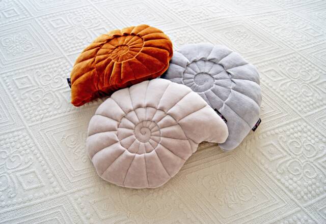 Velvet Shell Pillow Nautical Home Decor - 30x25cm - image 1