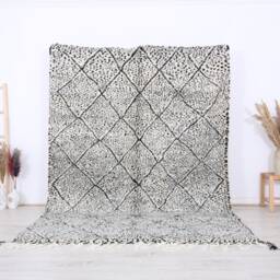 Moroccan Rug, Berber Rug, White & Black Beniouarain Rug 7x10 Ft - thumbnail 1