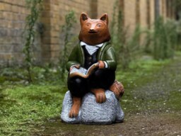 Charming Fox Reading Statue Concrete Garden & Home Sculpture Storytelling Animal Decor Whimsical Outdoor Ornament Literary Yard Art Gift
