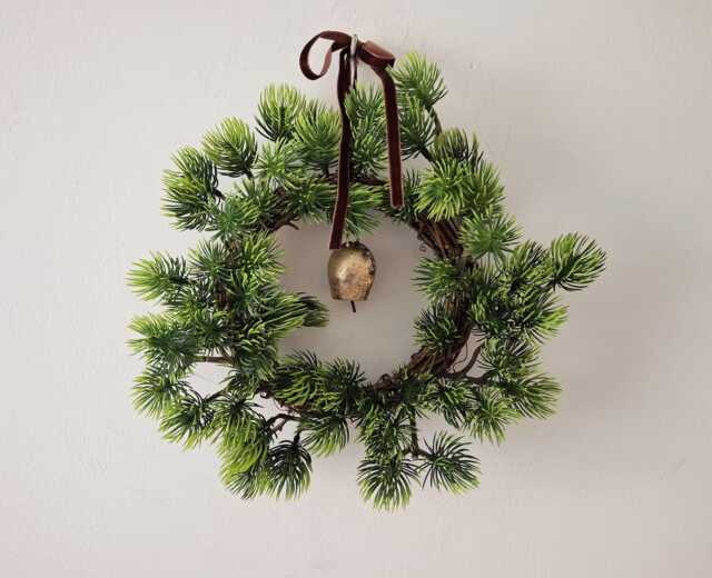 Faux Small Rustic Pine Wreath With Bell & Velvet Ribbon/25cm Christmas Hanging Decorations - image 1