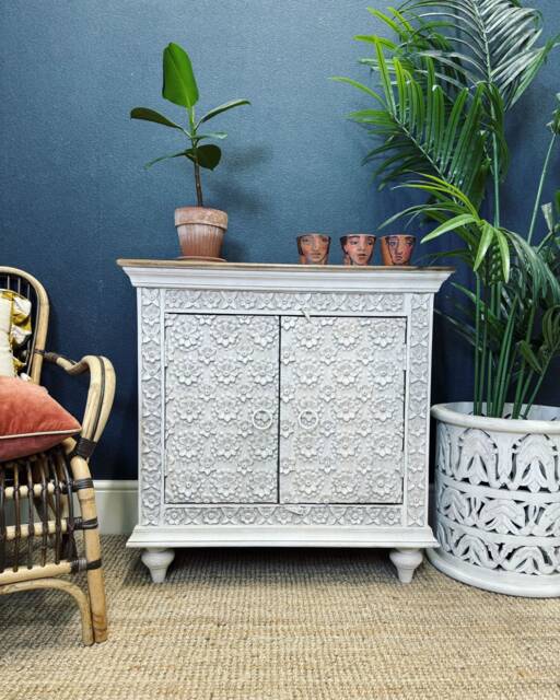 Intricate Petal Carved 2 Door Sideboard - Khsd97Wn - image 1