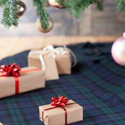Blackwatch Plaid Tree Skirt, Tartan Navy & Green Christmas Skirt - thumbnail 2