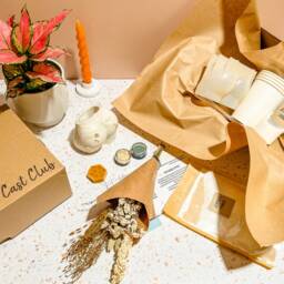 Make Your Own Bum Vase Kit - Jesmonite Casting Diy Peachy Pot & Dried Flowers - thumbnail 4