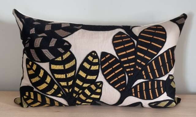 Designers Guild Tanjore Natural & Omega Velvet Cushion Cover 35x55 cm - image 1