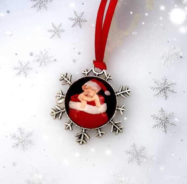 Christmas Tree Photo Decoration. Family Portrait Hanging Ornament. Snow Flake Style Pet Frame - image 1