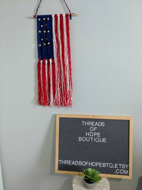 Patriotic Yarn Wall Hanging For The 4Th Of July - image 1