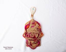 Pink Glass Hamsa Wall Art, Judaica House Blessing, Hand Decor, Peace Gifts, Inspirational Jewish Art - thumbnail 1