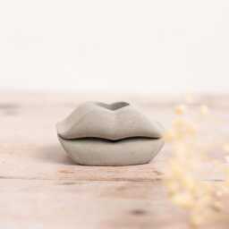 3D Concrete Lip Candle Stick Holders - Stackable Design For A Unique Display - thumbnail 2