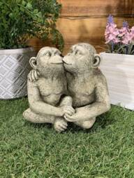 Stone Garden Kissing Monkey Love Statue Couple Holding Hands Ornament - thumbnail 1