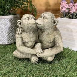 Stone Garden Kissing Monkey Love Statue Couple Holding Hands Ornament - thumbnail 4