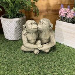 Stone Garden Kissing Monkey Love Statue Couple Holding Hands Ornament - thumbnail 2