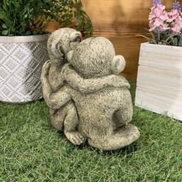 Stone Garden Kissing Monkey Love Statue Couple Holding Hands Ornament - thumbnail 3