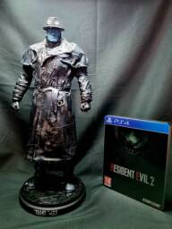 Resident Evil 2 Tyrant Mr X 1/6 Scale Statue with Base - Wet Look Rain Coat - thumbnail 1