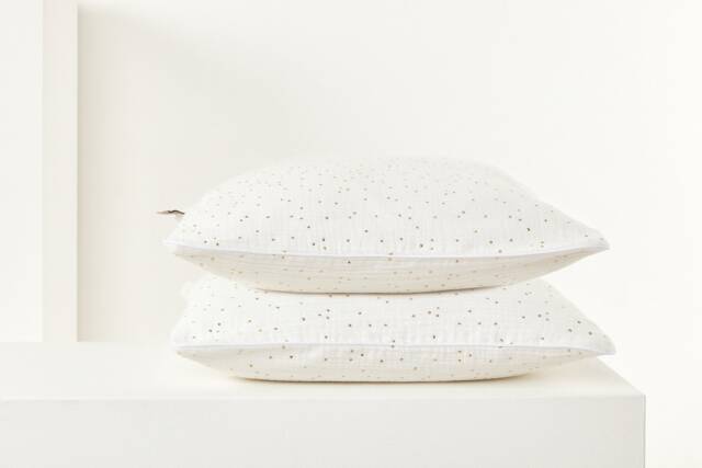 Kraftkids Muslin Pillowcase With Gold Dots On White - image 1