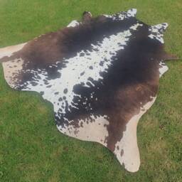 Real Cowhide Rug , Brown White Cow Hide Rug, Tricolor Cowhide Rugs, Leather Area - thumbnail 4