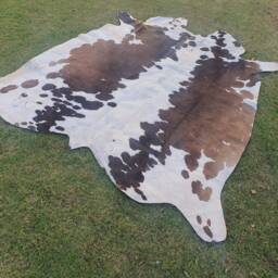 Real Cowhide Rug , Brown White Cow Hide Rug, Tricolor Cowhide Rugs, Leather Area - thumbnail 3