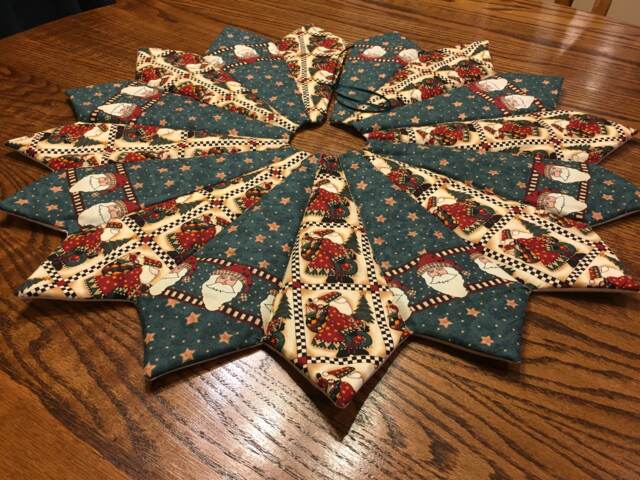 Christmas Tree Skirt, Table Top, Mini, Santa, Small, Debbie Mumm, Quilted - image 1