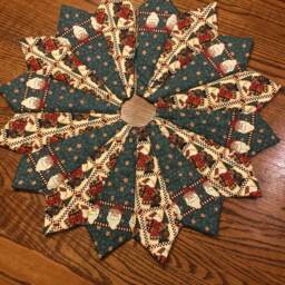 Christmas Tree Skirt, Table Top, Mini, Santa, Small, Debbie Mumm, Quilted - thumbnail 3