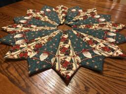 Christmas Tree Skirt, Table Top, Mini, Santa, Small, Debbie Mumm, Quilted