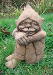 Grinning Pixie Piskie Sitting Hugging His Knees Stone Home Or Garden Ornament 23cm/9