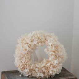 Heidi - Dried Hydrangea Flower Indoor Wreath Bleached Neutral Christmas Decor UK - thumbnail 3