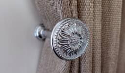 Camomile Curtain Holdbacks Tiebacks Shiny Silver Minimalist Drapery Blackout Pull Back Metal Housewarming Gift Stainless Steel 120mm