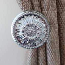 Camomile Curtain Holdbacks Tiebacks Shiny Silver Minimalist Drapery Blackout Pull Back Metal Housewarming Gift Stainless Steel 120mm - thumbnail 2
