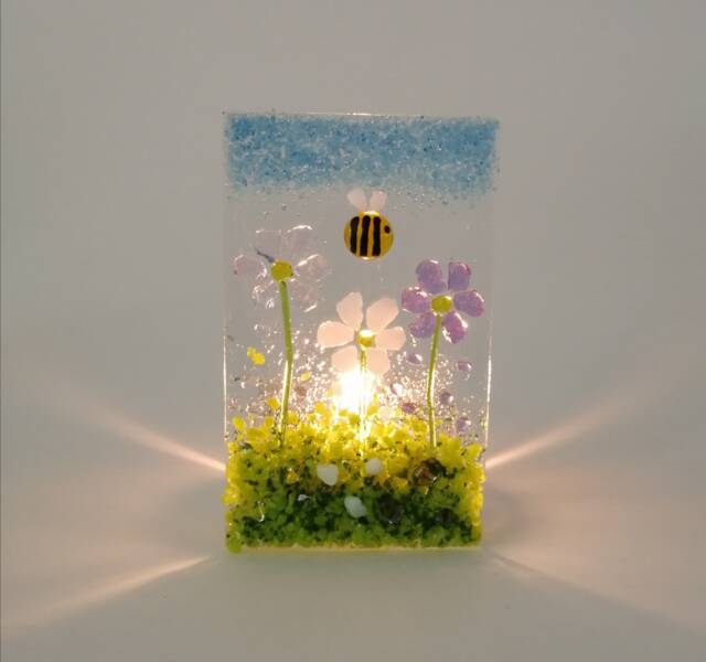 Handmade Fused Glass Daisy Tea Light Holder With Bee - image 1